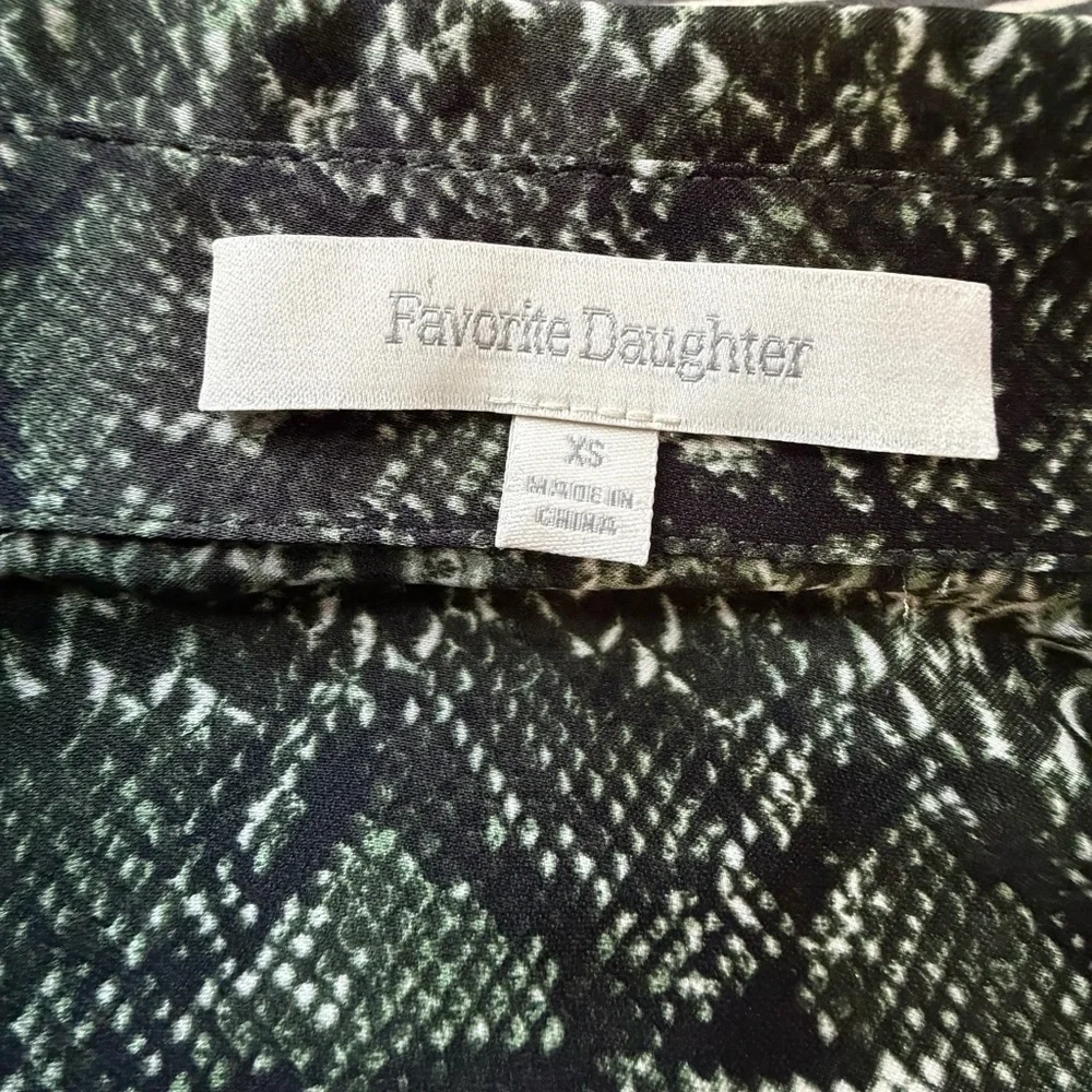Favorite Daughter Snakeskin Satin Button Down Shirt – XS NWOT - Picture 3 of 4